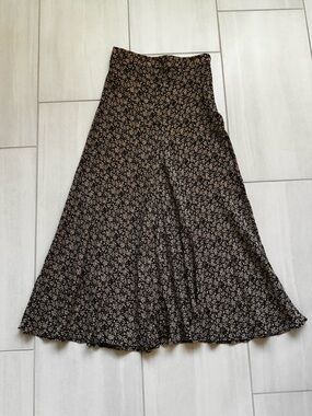 Zara Maxi Skirt with Black & Tan Floral Print, size XS